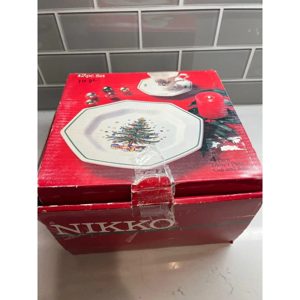 Vintage Nikko Christmastime Christmas Tree‎ Holiday Dinnerware 16 piece set